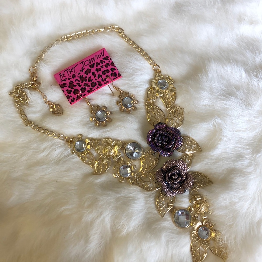 Betsey Johnson flower necklace and earring set